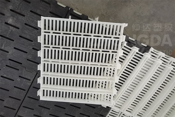 相較于塑料漏縫板，鋼筋漏縫板的優(yōu)缺點(diǎn)是什么？